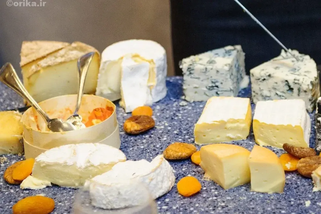 عوارض مصرف بیش از حد پنیر