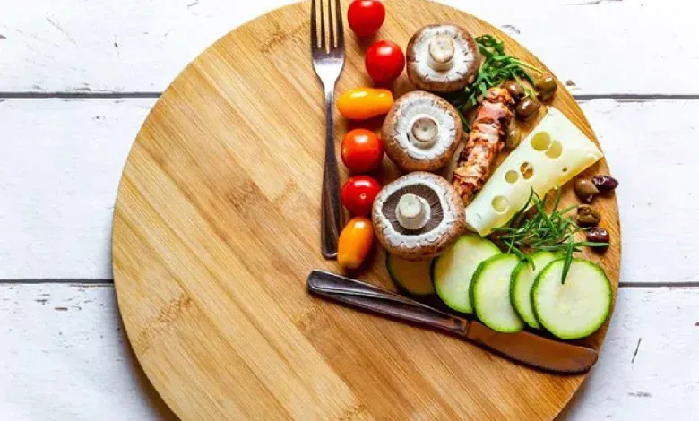 رژیم فستینگ چیست؟ | مزایا و معایب رژیم لاغری فستینگ