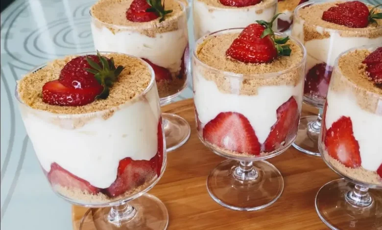 طرز تهیه و مواد لازم دسر توت فرنگی
