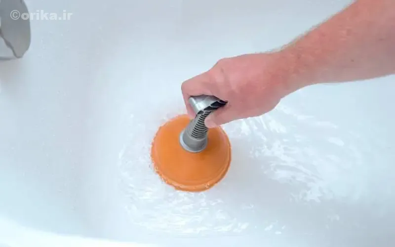 باز کردن گرفتگی با آب داغ و مایع ظرفشویی